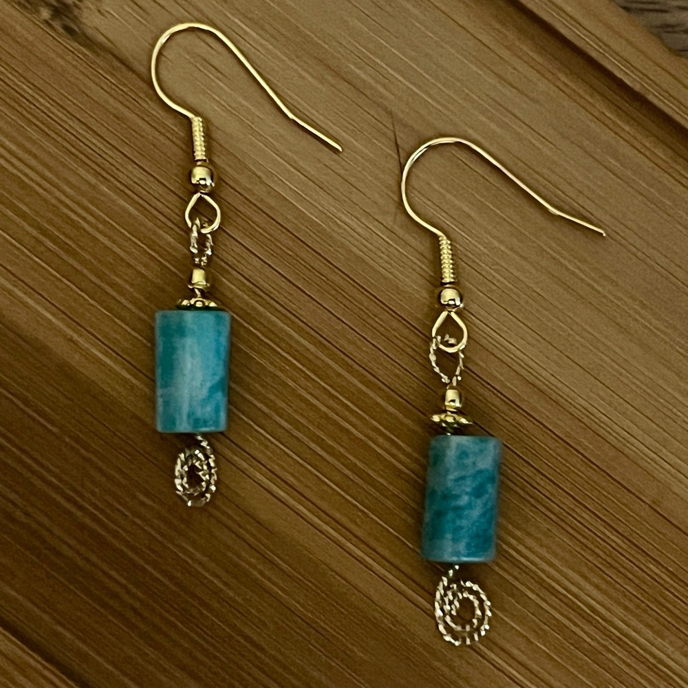 New Beautiful Apatite & Gold Striated Wire Spiral Earrings